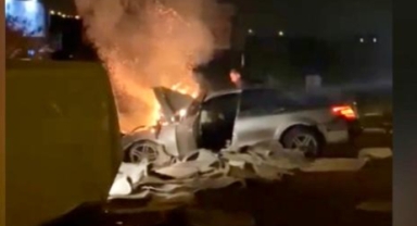 Kahramanmaraş’ta trafik kazası sonrası otomobil alev aldı