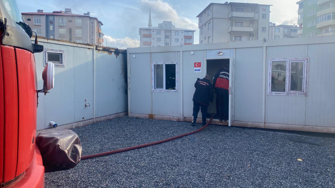 Afşin’de konteynır yangını korkuttu