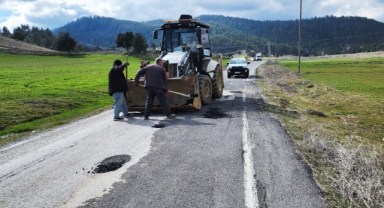 Büyükşehir, Andırın Kırsalında Yolların Bakım Onarımını Sürdürüyor