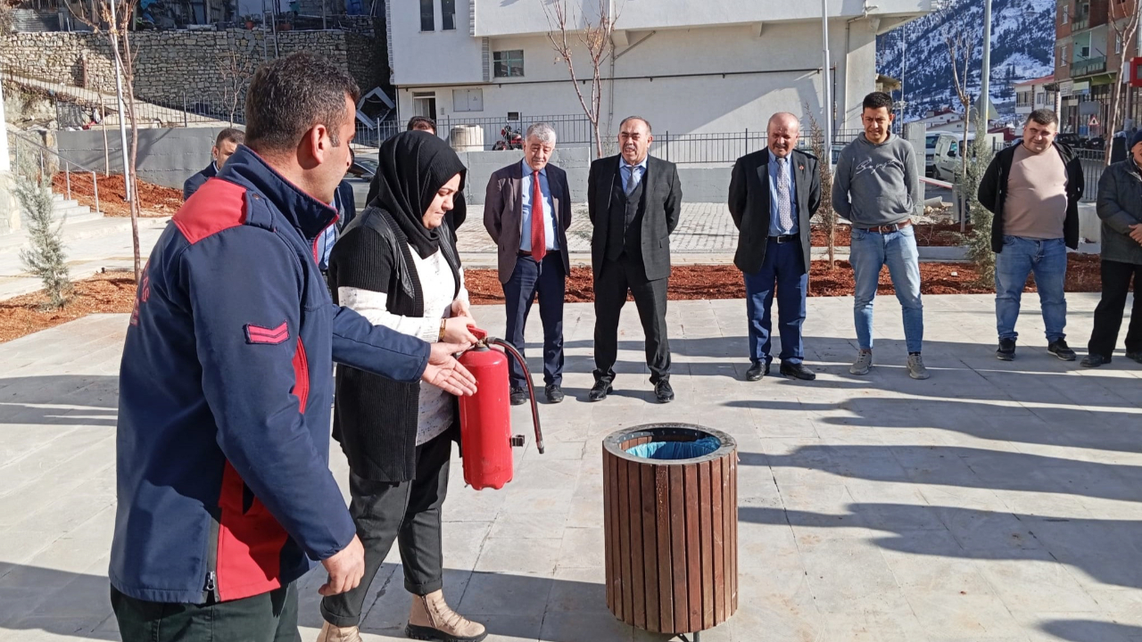 Büyükşehir İtfaiyesinden Çağlayancerit’te Yangına Müdahale Eğitimi