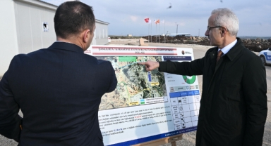 DEPREM KONUTLARIYLA YOLLARI EŞ ZAMANLI OLARAK BİTECEK