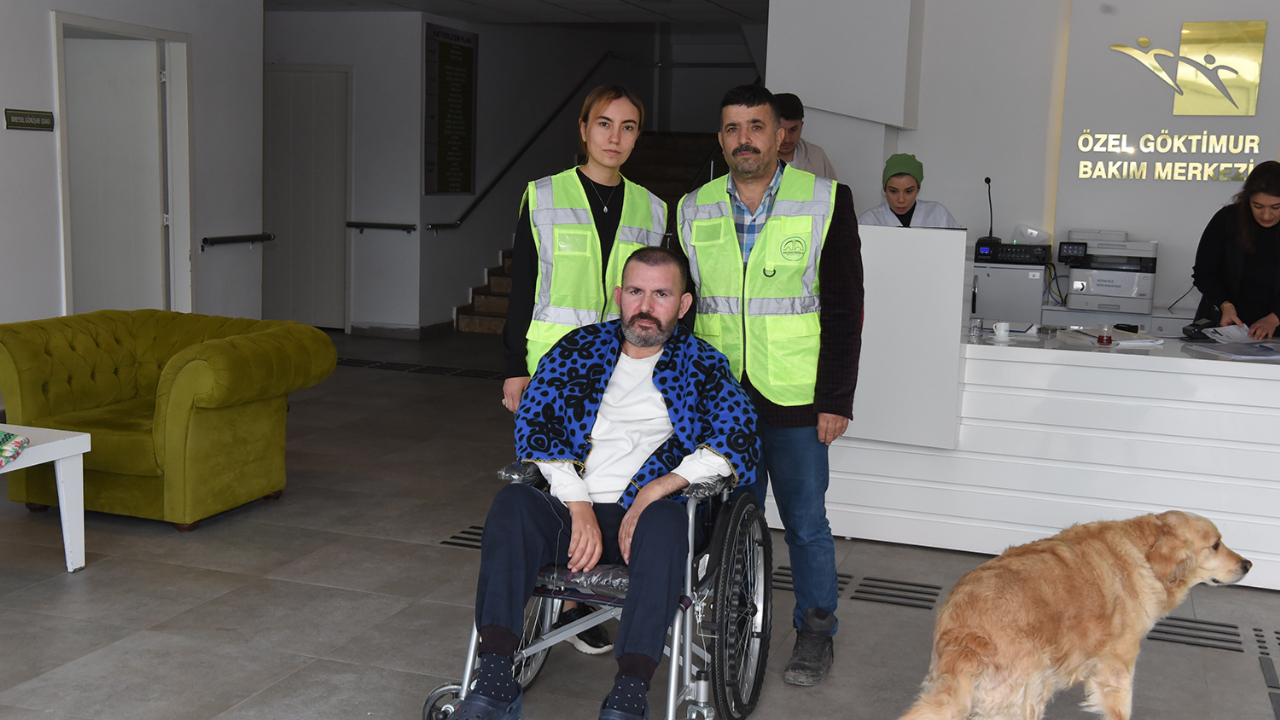 DULKADİROĞLU’NDAN İHTİYAÇ SAHİBİ VATANDAŞA TEKERLEKLİ SANDALYE