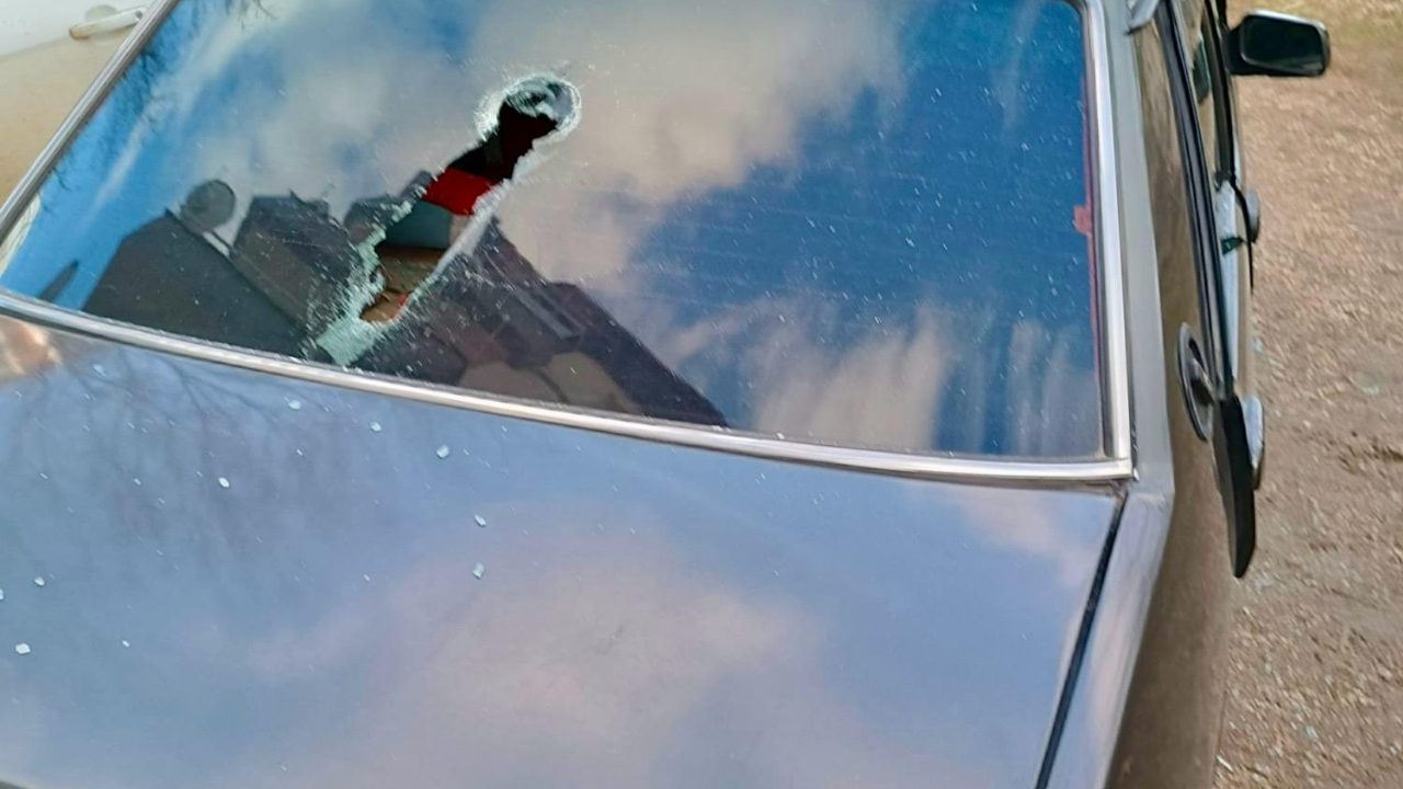 Elbistan’da park halindeki otomobile saldırı