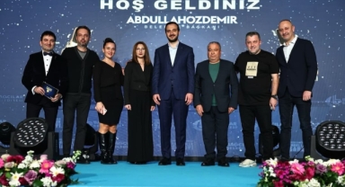 “ENGELSİZ MİKROFON RADYO ÖDÜLLERİ”DE DEPREM BÖLGESİNDE “HAYATA TUTUNMAYA ÇALIŞAN RADYOCULAR UNUTULMADI