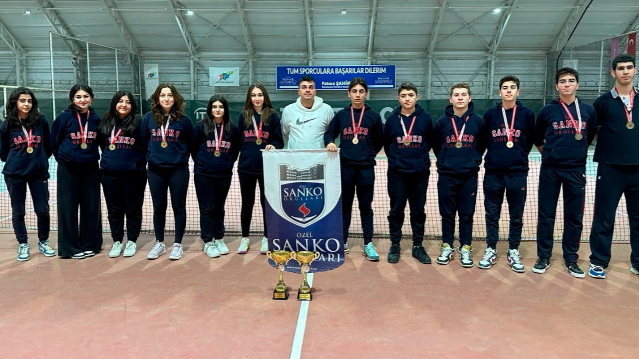 SANKO OKULLARI ÖĞRENCİLERİ TENİS YARIŞMASINDA İL BİRİNCİSİ OLDU