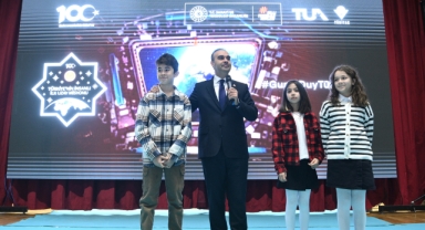 Bakan Kacır ve İlk Türk Astronot Gezeravcı, Gençlerle Buluştu