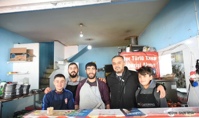 Başkan Adayı Toptaş, Köy Garajı’nda Esnaf ve Vatandaşlarla Bir Araya Geldi