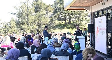 Başkan Güngör, Kadınlar Günü'nde Büyükşehir'in Kadın Personelleriyle Buluştu