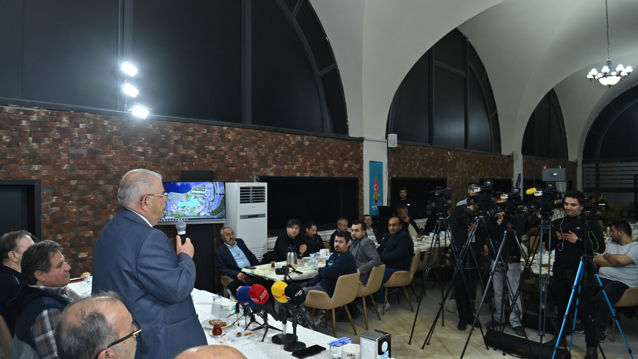 Başkan Mahçiçek 10 yıllık hizmetleri anlattı, basın mensuplarıyla vedalaştı