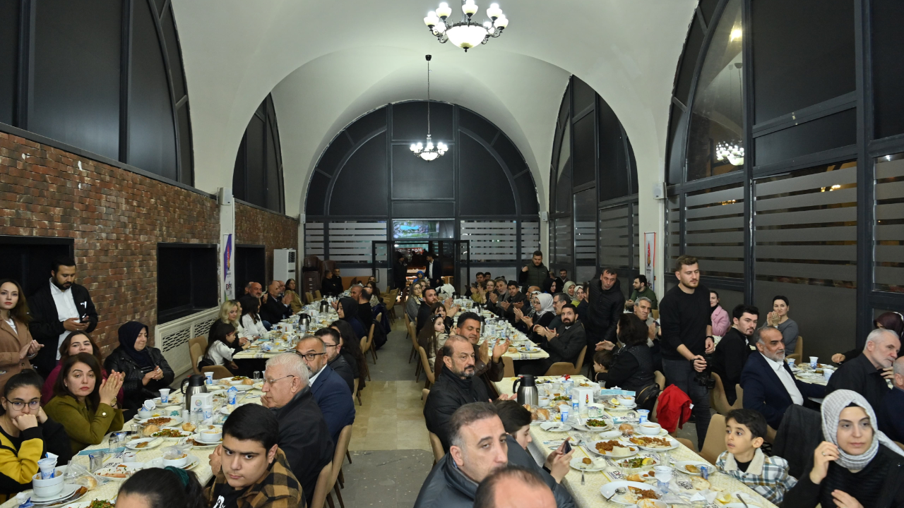 Başkan Mahçiçek, iki dönemin meclis üyelerine iftarda veda etti