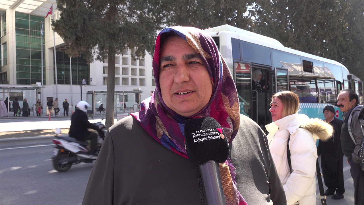 Büyükşehir’in Ücretsiz Toplu Taşıma Hizmeti Kadınların Beğenisini Kazandı