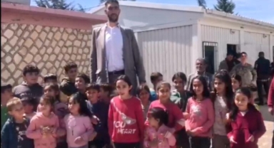 Dünya’nın en uzun adamı Mardin’de oyunu kullandı