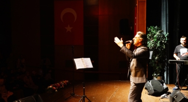 Eşref Ziya, Seslendirdiği Ezgilerle Müzik Ziyafeti Yaşattı