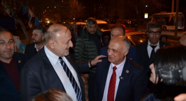 Oktay Vural, Başkan Adayı Selahaddin Can’ın seçim ofisini ziyaret etti