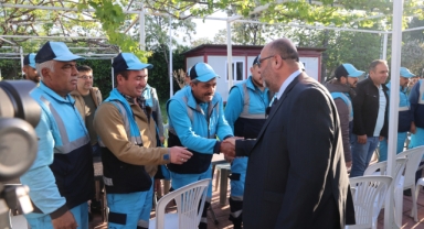 BAŞKAN AKPINAR, GÜNE BELEDİYE PERSONELİYLE HASBİHAL EDEREK BAŞLADI