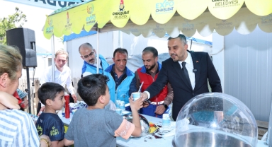 Başkan Toptaş, 23 Nisan’da depremzede çocukları unutmadı
