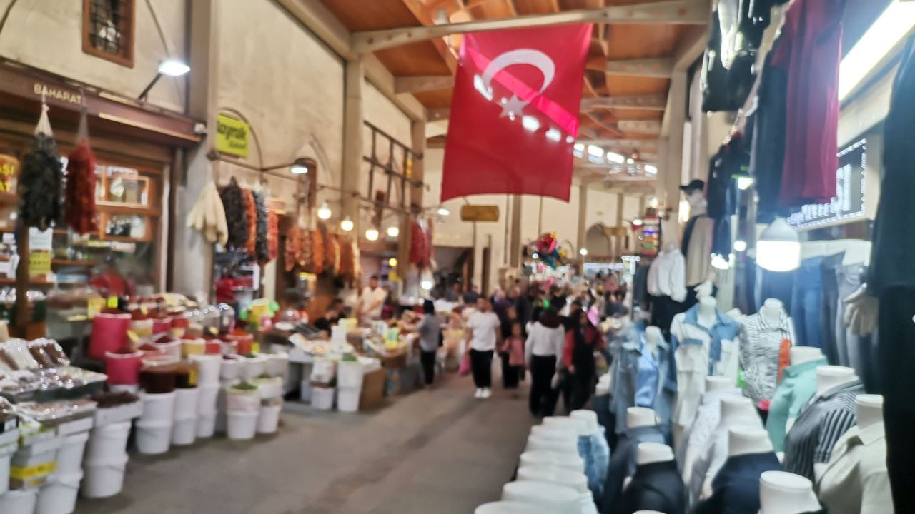 Kahramanmaraş'ta Bayram Hazırlıkları Başladı: Çarşılar Hareketlendi, Ev Hanımları Tatlı Yaptı