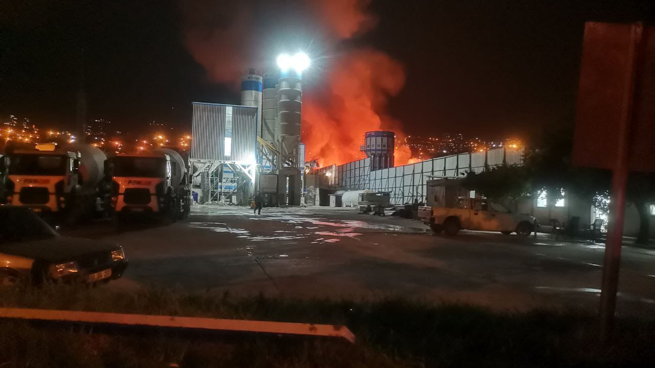 Kahramanmaraş'ta çimento fabrikasında yangın