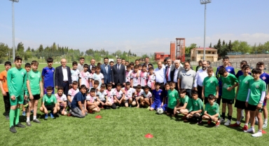 Kahramanmaraş’ta Karacasu-Ferhuş Futbol Sahası Açıldı: Kaymakam Çelikkaya Töreni Yönetti
