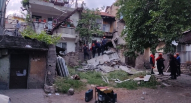 Kahramanmaraş'ta metruk bina çöktü: Arama çalışmaları sürüyor