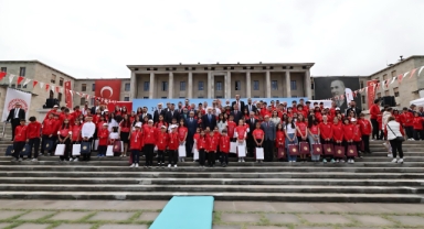 Karakoç Dora’ya kızından 23 Nisan sürprizi!