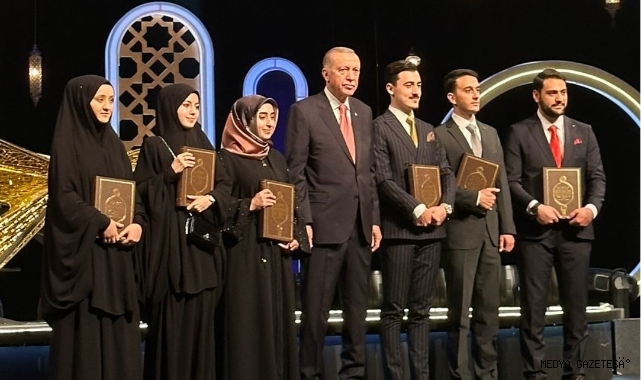 KSÜ, İlahiyatlar Arası Kur'an-ı Kerim’i Güzel Okuma ve Hafızlık Yarışması Finalinden Birincilik ile Döndü