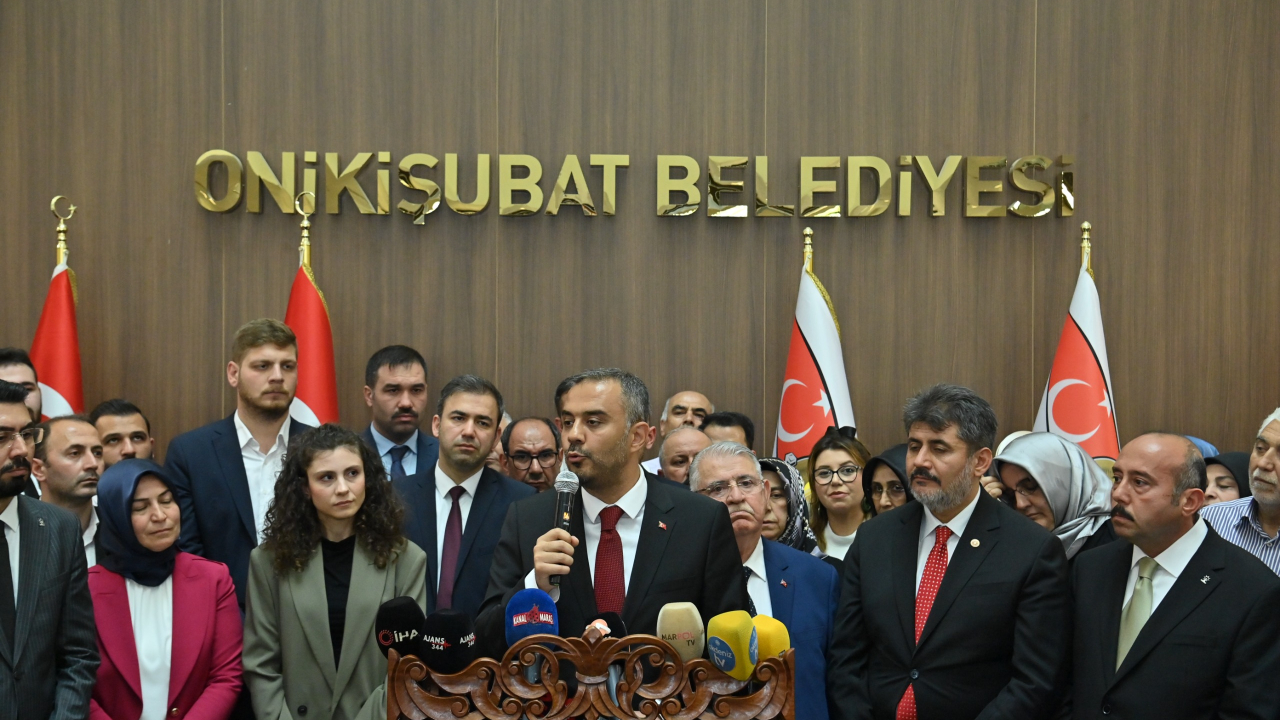 Onikişubat Belediye Başkanı Hanifi Toptaş, devir teslim töreniyle göreve başladı