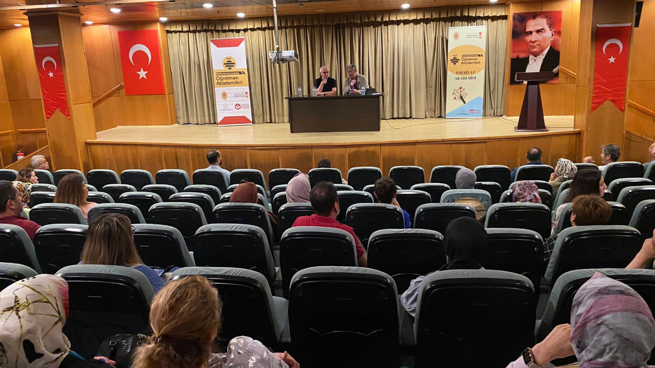 Yazar Şakar, Türk Edebiyatı’nda Öykücülüğü Anlattı