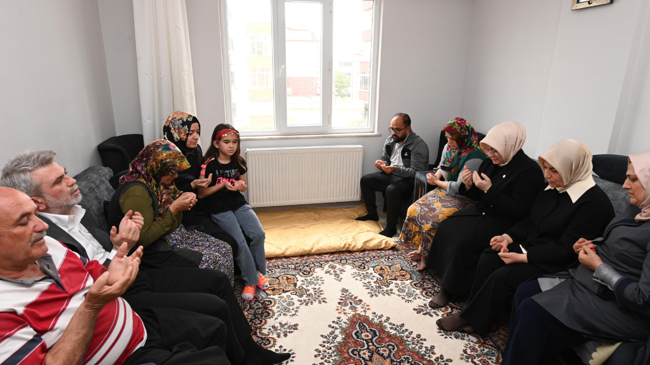 Başkan Görgel, Depremde Ailesini Kaybeden Çocuklarla Bir Araya Geldi