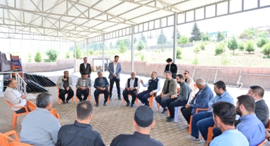 Başkan Toptaş, Cüceli’deki kilit parke yol çalışmalarını yerinde inceledi