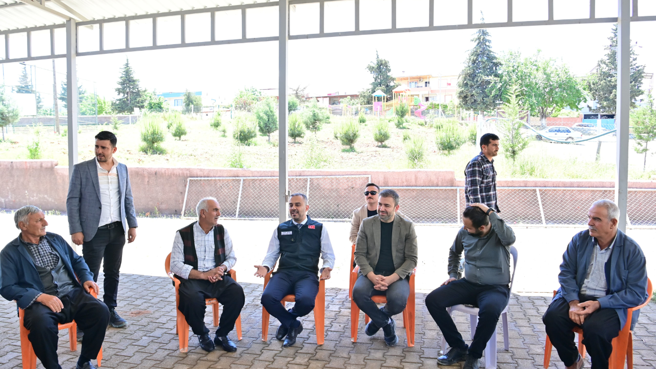 Başkan Toptaş, Cüceli’deki kilit parke yol çalışmalarını yerinde inceledi