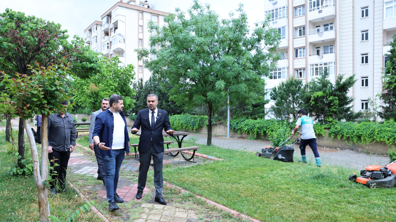 Başkan Toptaş, park ve yeşil alanlardaki çalışmaları yerinde inceledi