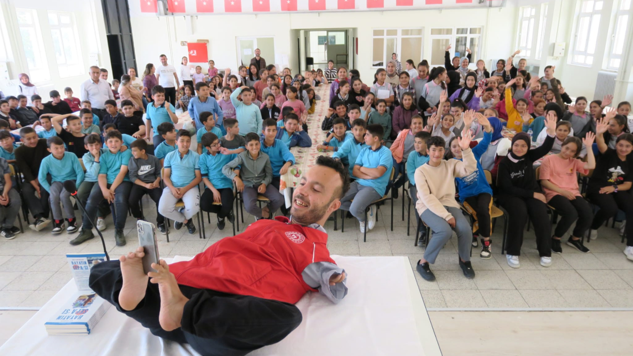 Bedensel Engelli Milli Yüzücü Yurtkölesi, Başarı Hikâyesiyle Öğrencilere İlham Oldu