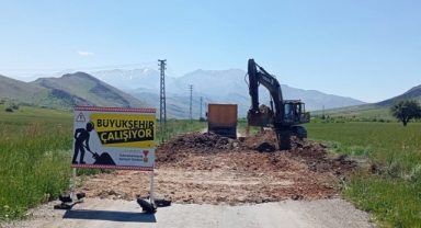 Büyükşehir, Elbistan’da Kırsal Mahalle Yollarını İyileştiriyor