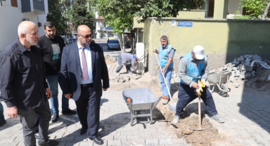 DULKADİROĞLU’NDA YIKIM ÇALIŞMALARINDA HASAR GÖREN KALDIRIMLAR YENİLENİYOR