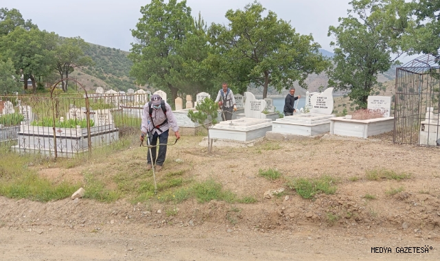 Ekinözü Belediyesi Mezarlıkları Kurban Bayramı’na Hazırlıyor