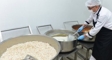 Evlerinde Yalnız Yaşayan Yaşlıların Yemekleri Büyükşehir’den