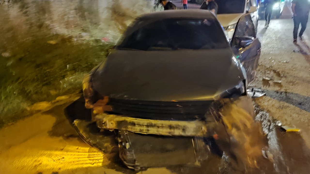 Kahramanmaraş-Kayseri Yolu'nda 4 araç ve 1 motosikletin karıştığı zincirleme trafik kazasında 3 kişi yaralandı
