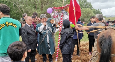 Kahramanmaraş’ta Dağıstanlılar kara sabanla öküz koştu