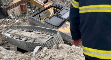 Kahramanmaraş’ta iş makinesi devrildi operatörü yaralandı