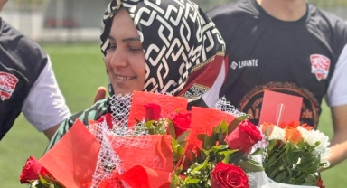 Kahramanmaraş’ta Yeşil Sahada Anneler Günü Sürprizi!