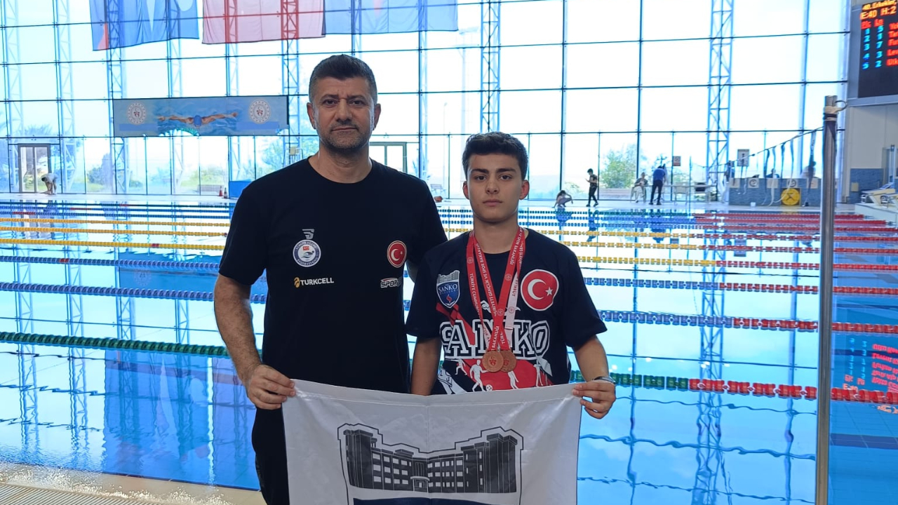 SANKO OKULLARI ÖĞRENCİSİ YÜZMEDE TÜRKİYE ÜÇÜNCÜSÜ OLDU