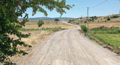 DULKADİROĞLU BELEDİYESİ’NDEN ELMALAR MAHALLESİNİN ULAŞIMINI RAHATLATACAK YOL