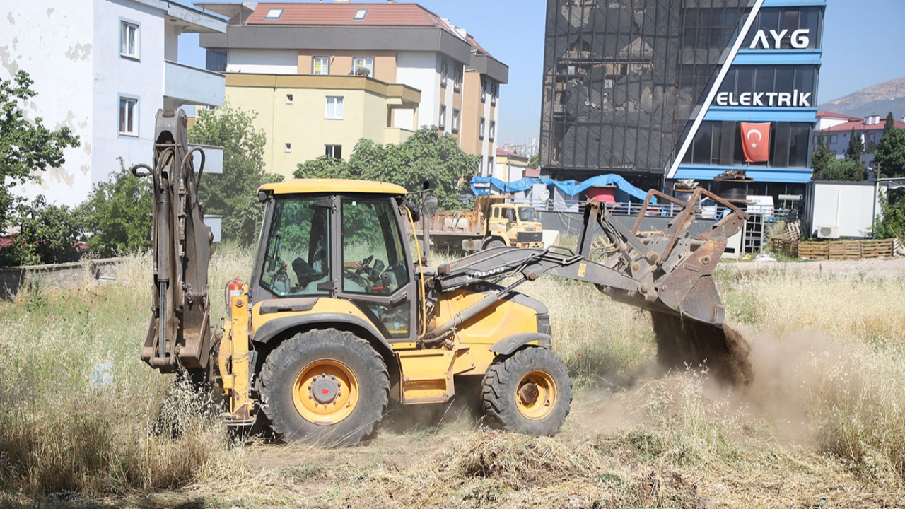DULKADİROĞLU BELEDİYESİ PARK VE BAHÇE MÜDÜRLÜĞÜ'NDEN BAYRAM HAZIRLIĞI