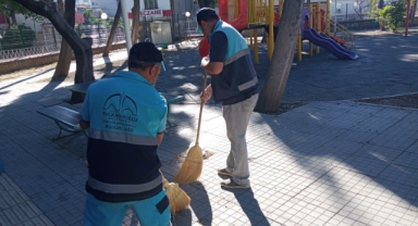 DULKADİROĞLU’NUN PARK VE BAHÇELERİ ÖZENLE TEMİZLENİYOR