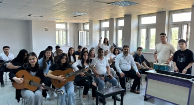 Göksun’da öğrencilere enstrüman desteği