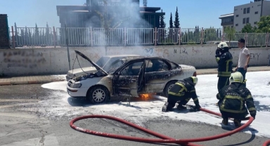 Kahramanmaraş’ta otomobil alev topuna döndü
