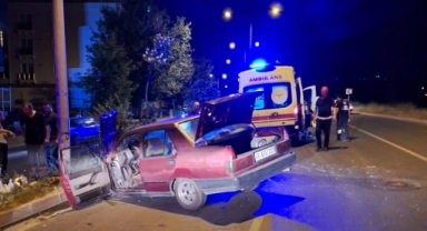 Kahramanmaraş’ta otomobil aydınlatma direğine çarptı: 1 yaralı