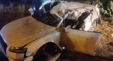 Kahramanmaraş’ta otomobil önce bariyerlere sonra tır dorsesine çarptı: 1 yaralı