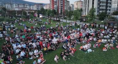 Kahramanmaraşlı Futbolseverler, Milli Heyecana Dev Ekrandan Eşlik Etti